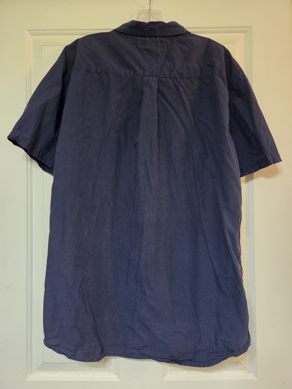 Tommy Hilfiger Men's Navy Short-Sleeve Button-Down Shirt with Chest Pocket - Picture 4 of 4
